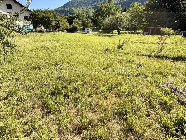Terrain 731 m²
