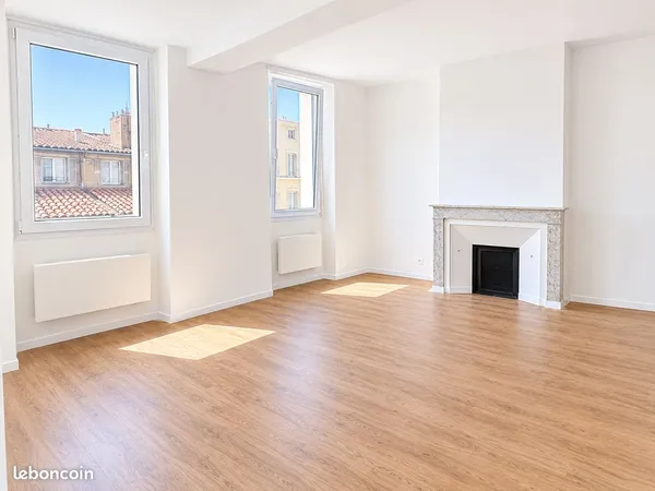 Appartement T3/T4 rénové - Rue Sainte