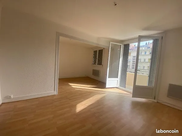 GRENOBLE APPARTEMENT T3, rue de Chamrousse