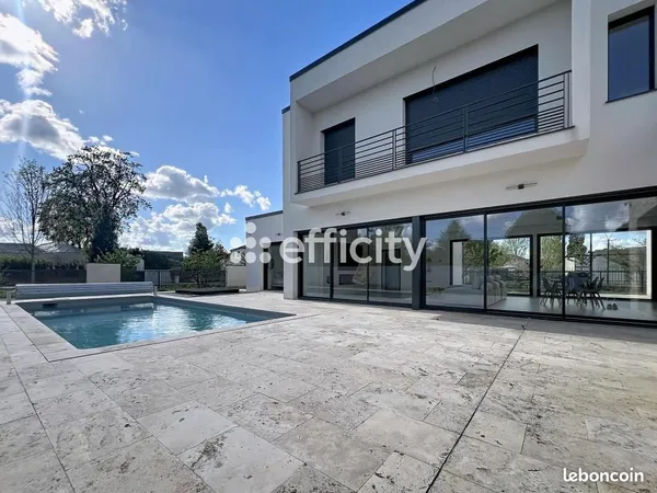 Maison 8 pièces 285 m²