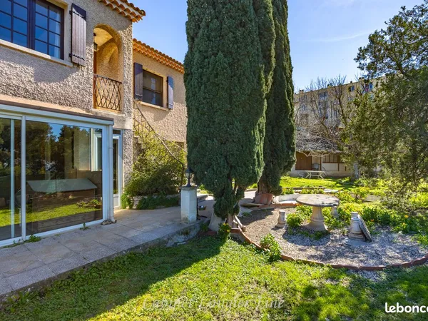 Propriété 5 pièces 250 m²