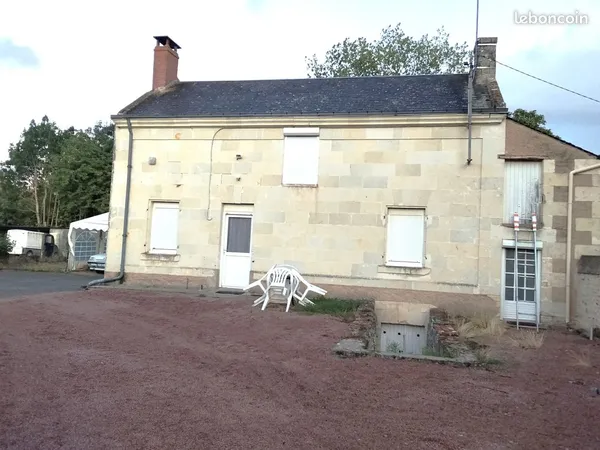 Maison en tuffeaux et pierres de 100 m² avec jardin et dépendances - 174900 (vente possible entre pa