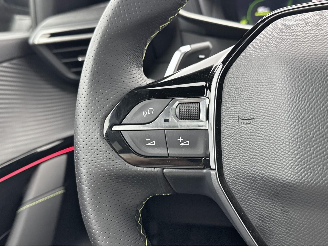 Peugeot 208 puretech 100 s&s eat8 gt — photo 18
