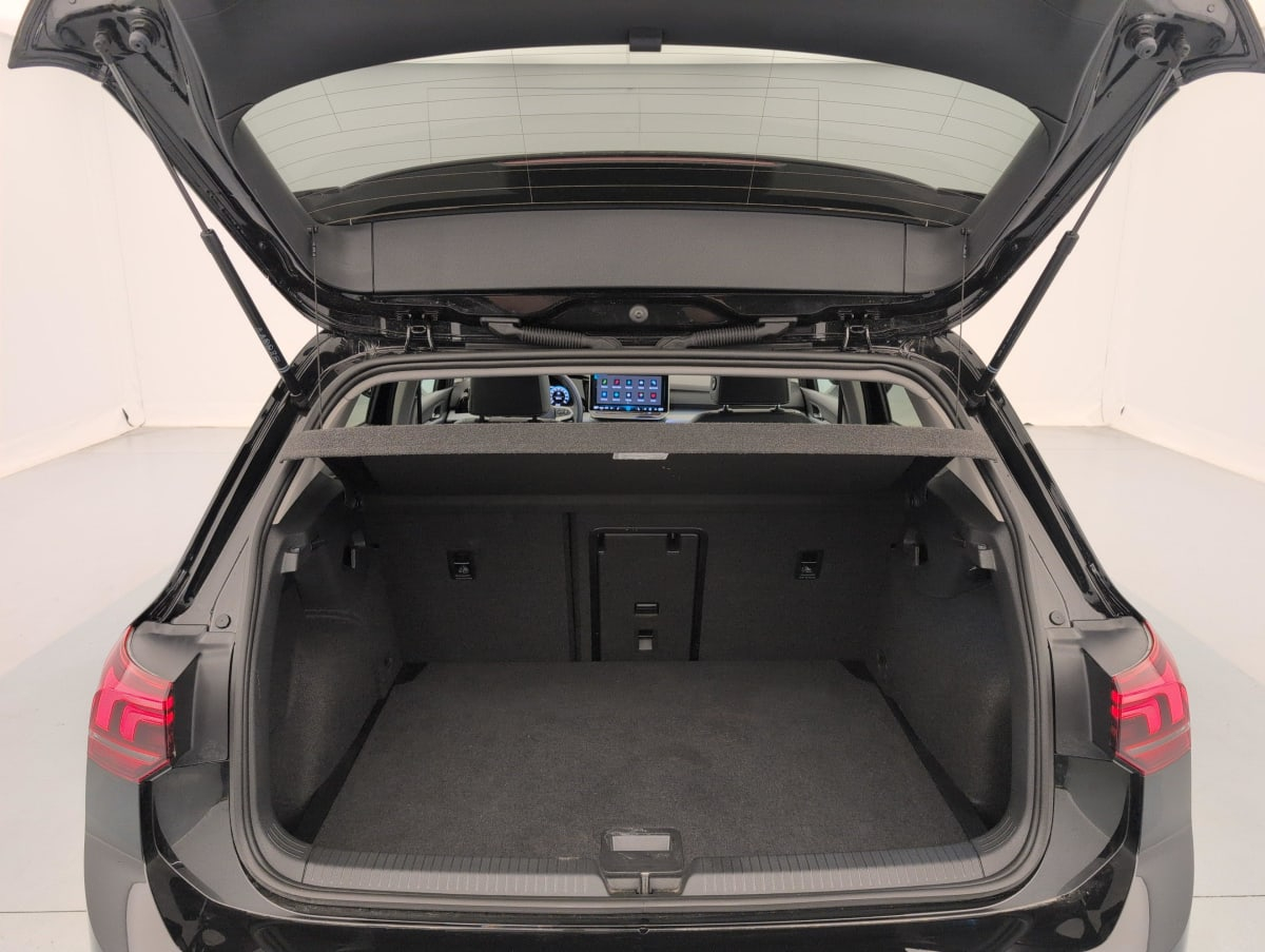 Volkswagen Golf 8 — photo 11