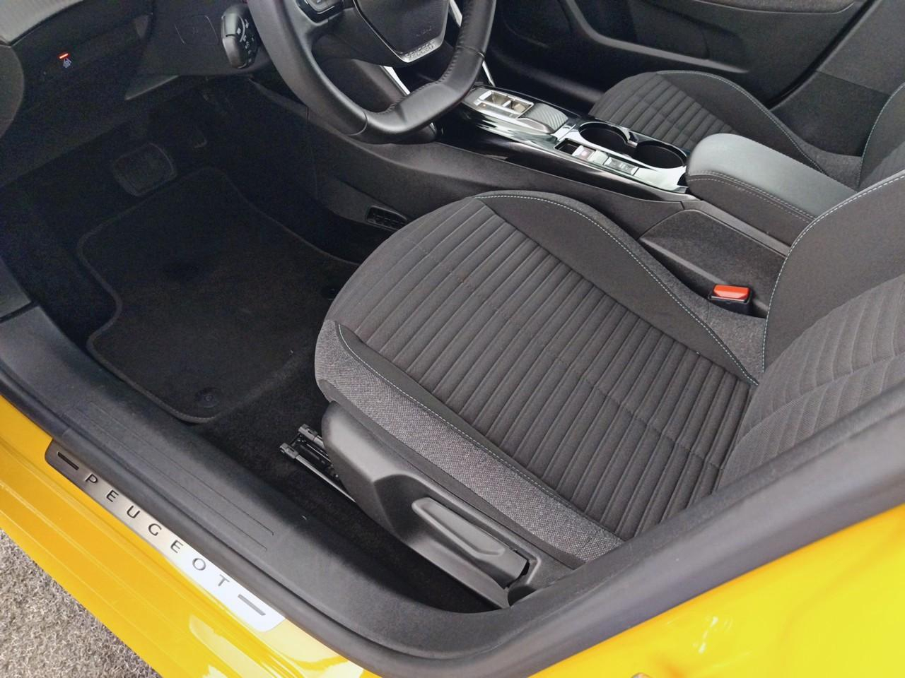 Peugeot 208 electrique 50 kwh 136ch style — photo 21