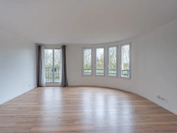 Appartement 4 pièces 79,5 m² avec balcon et parking - Pontoi