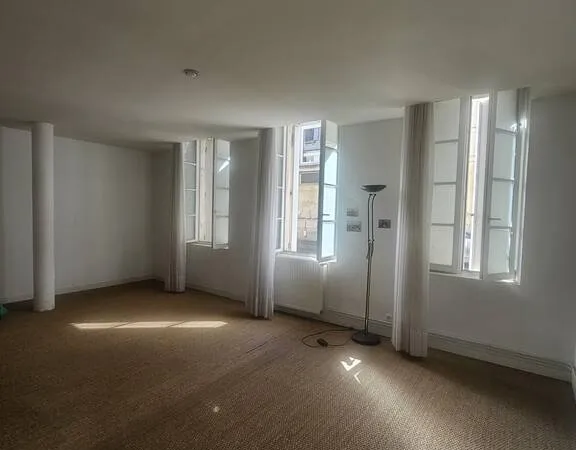 Local commercial 3 pièces 81 m²