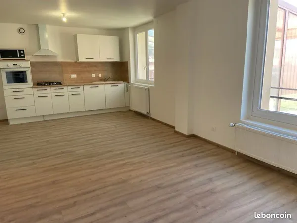 Jolie maison mitoyenne à louer