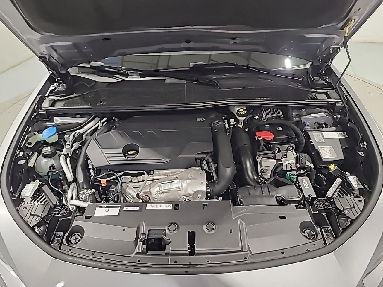 Peugeot 408 phev 180 e-eat8 allure — photo 15
