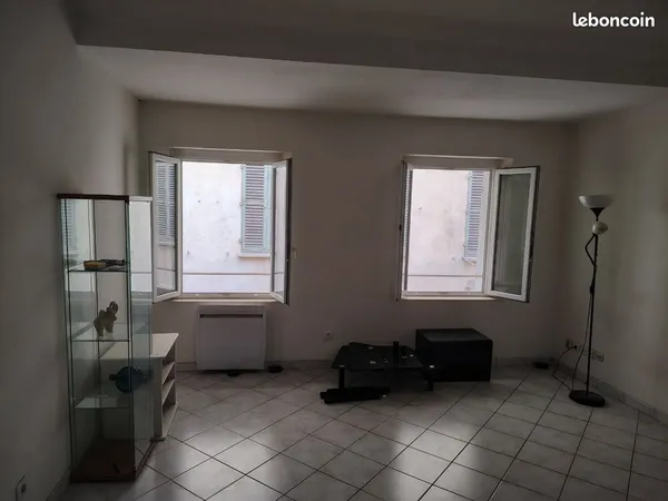 F2 Toulon centre 3 étage sur 3 en duplex très lumineux au calme