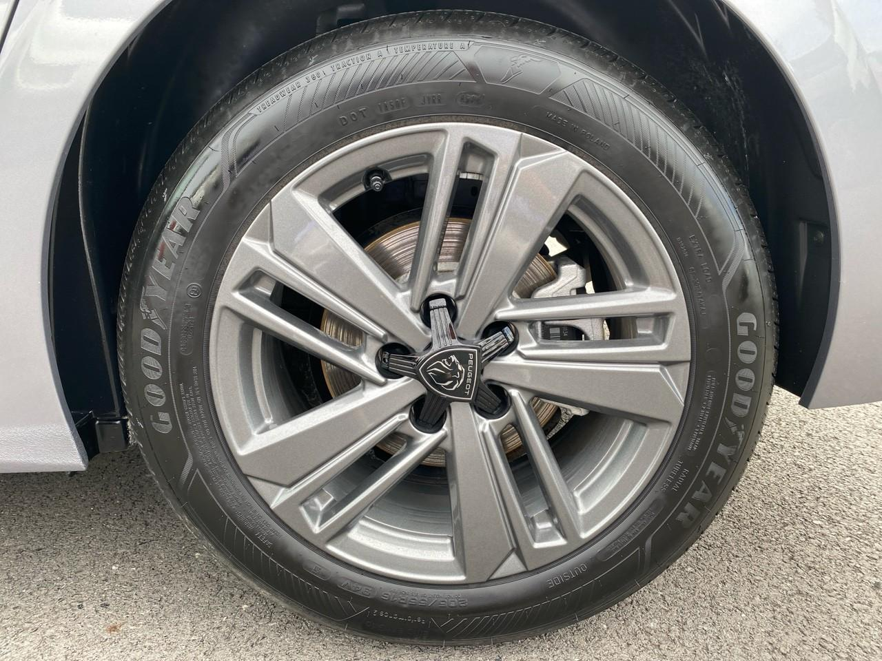 Peugeot 308 1.2 hybrid 145ch style e-dcs6 — photo 11