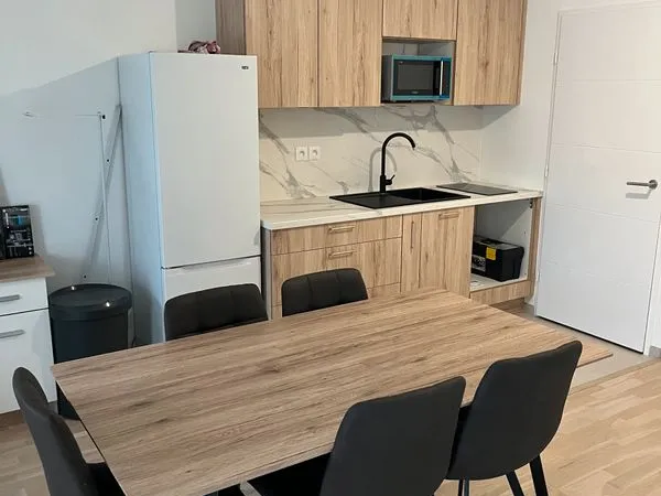 Studio NEUF Meublé 30 m2 - Cuisine équipée - Lit escamotable