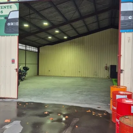 Local d’activité et entrepôt Location Lafox 300m² 600€