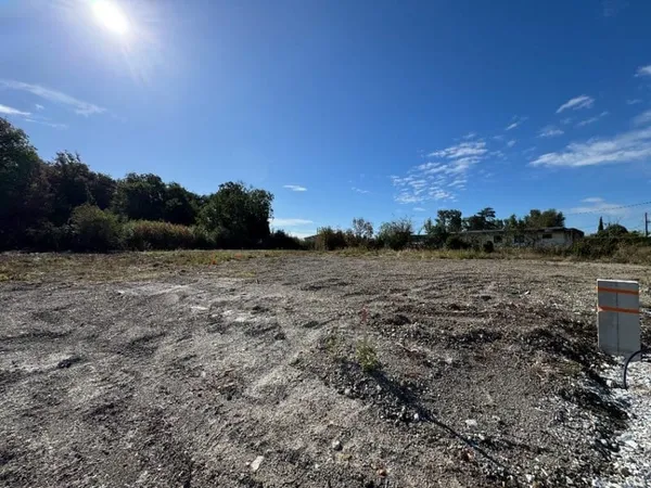Terrain 644 m²
