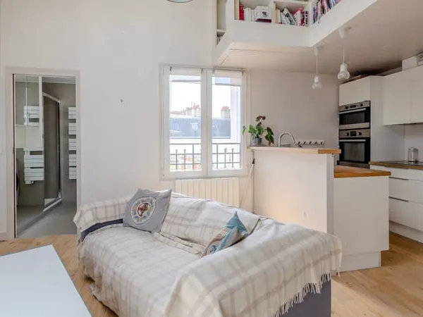 A LOUER 3 PIECES ATYPIQUE AU DERNIER ETAGE