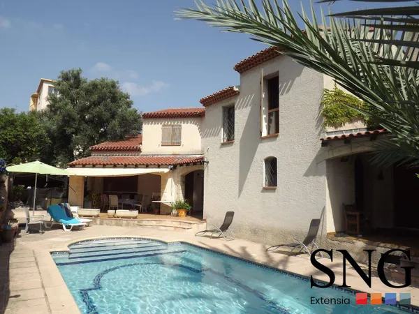 Villa 10 pièces 300 m²