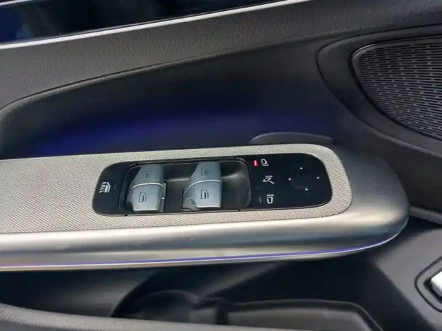 Mercedes Cle 220 d amg line — photo 10