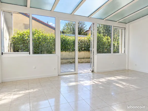 SAINT-GRATIEN - SUPERBE 2 PIÈCES RÉNOVÉ À NEUF AVEC TERRASSE DE 17 m²