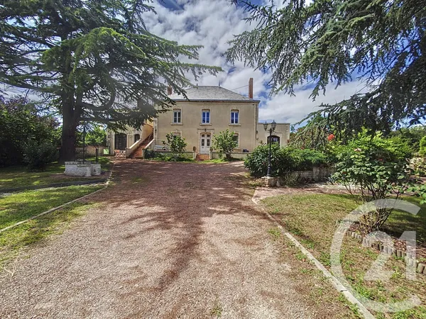 Maison 11 pièces 332 m²