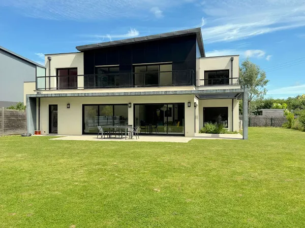 Maison 8 pièces 219 m²