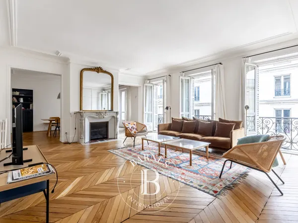 Exclusivité - Paris 8 - Villiers - Appartement d'angle 3/4 chambres - 3eme étage - balcon.