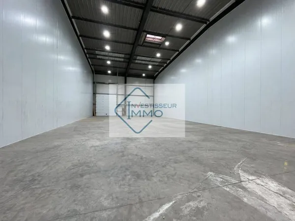 Entrepôt 445 m²