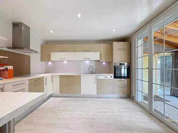 Maison 8 pièces 144 m²