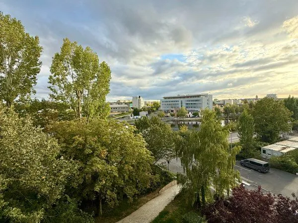 T2 rénové 52 m² - Vue dégagée - Parking fermé - Caen