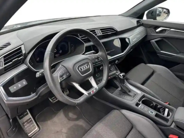 Audi Q3 35 tfsi 150 ch s tronic 7 s line — photo 9