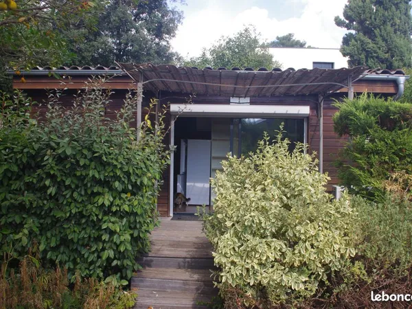 Location studio meublé dans jardin privatif