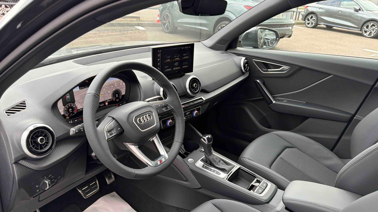 Audi Q2 35 TFSI 150 S tronic 7 — photo 9