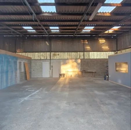 Stockage/hivernage - grand hangar fermé