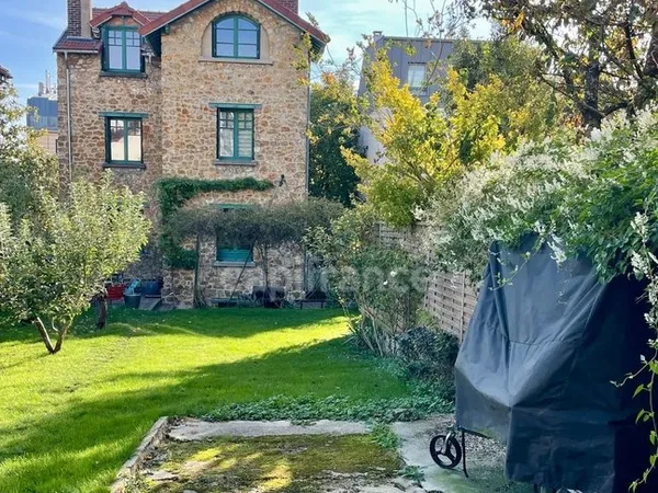 Belle meulière de caractère - 192m²- Terrain 582 m²