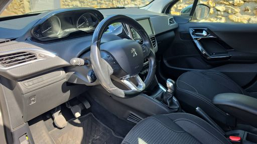 Peugeot 208 1.2 PureTech 82 - Style – 2018 – 60513 km – Essence – Boîte Manuelle — photo 15