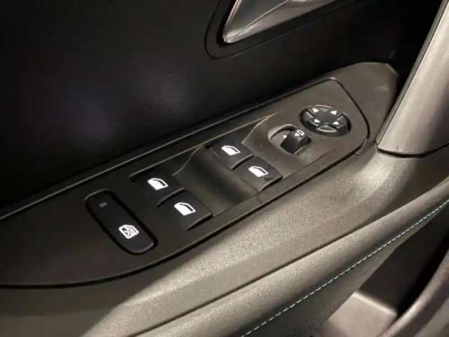 Peugeot 2008 1.2 puretech 130ch s&amp;s allure 7cv — photo 6