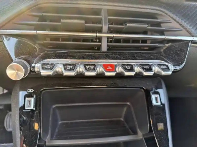 Peugeot 2008 puretech 100 s&amp;s bvm6 — photo 15