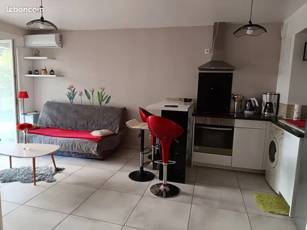 Charmant t2 meublé en rez de jardin