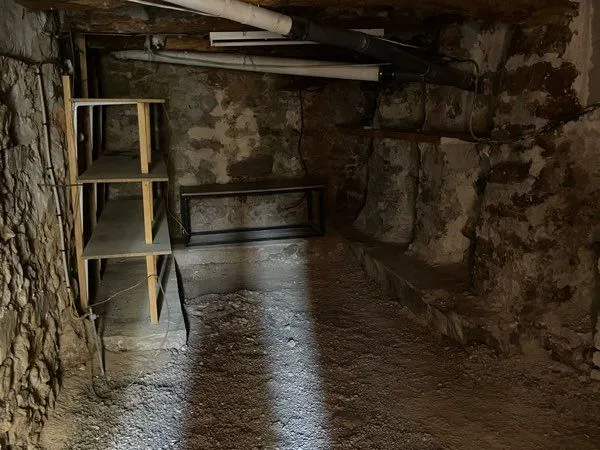 Location cave 20 m2