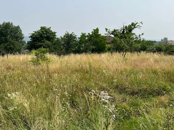 Terrain 684 m²