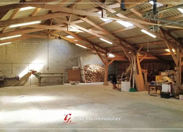 Hangar à vendre à Saint-Caradec-Trégomel - 378 m² - terr