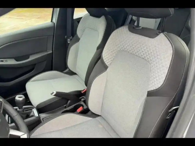 Renault Clio 1.0 tce 90ch evolution - 24 — photo 10