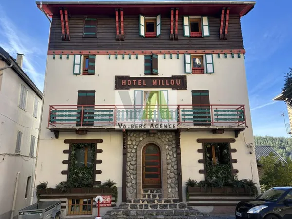 UN IMMEUBLE DE 5 APPARTEMENTS