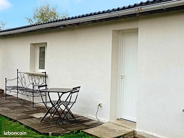 Studio meublé avec terrasse privative