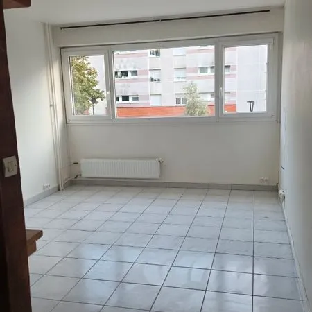 Studio 26 m² avec cave, charges incluses (chauffage + eau), quartier de l'Almont, Melun, 630 CC
