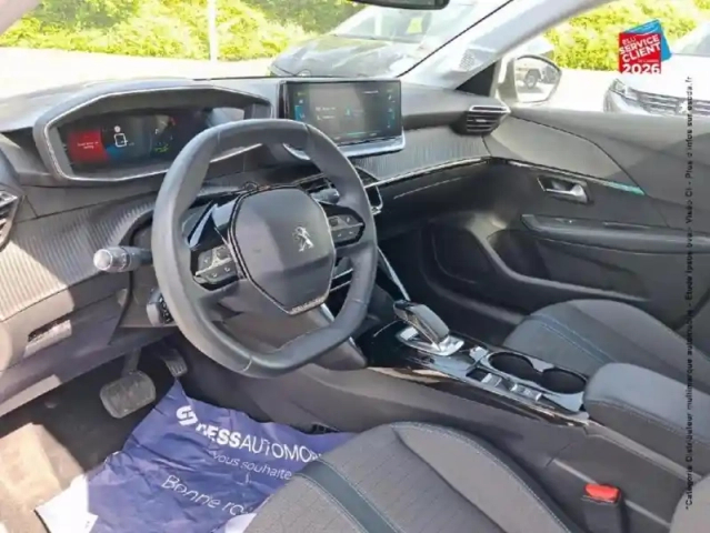 Peugeot 208 e- 136ch allure pack — photo 15