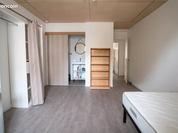 Grande Chambre 20m2 au calme