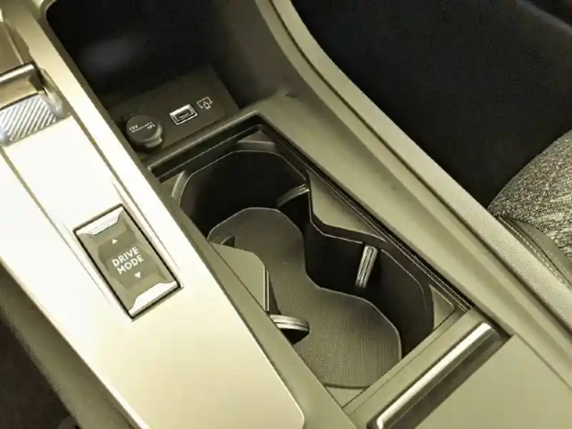 Peugeot 308 hybrid 145 e-dcs6 — photo 20