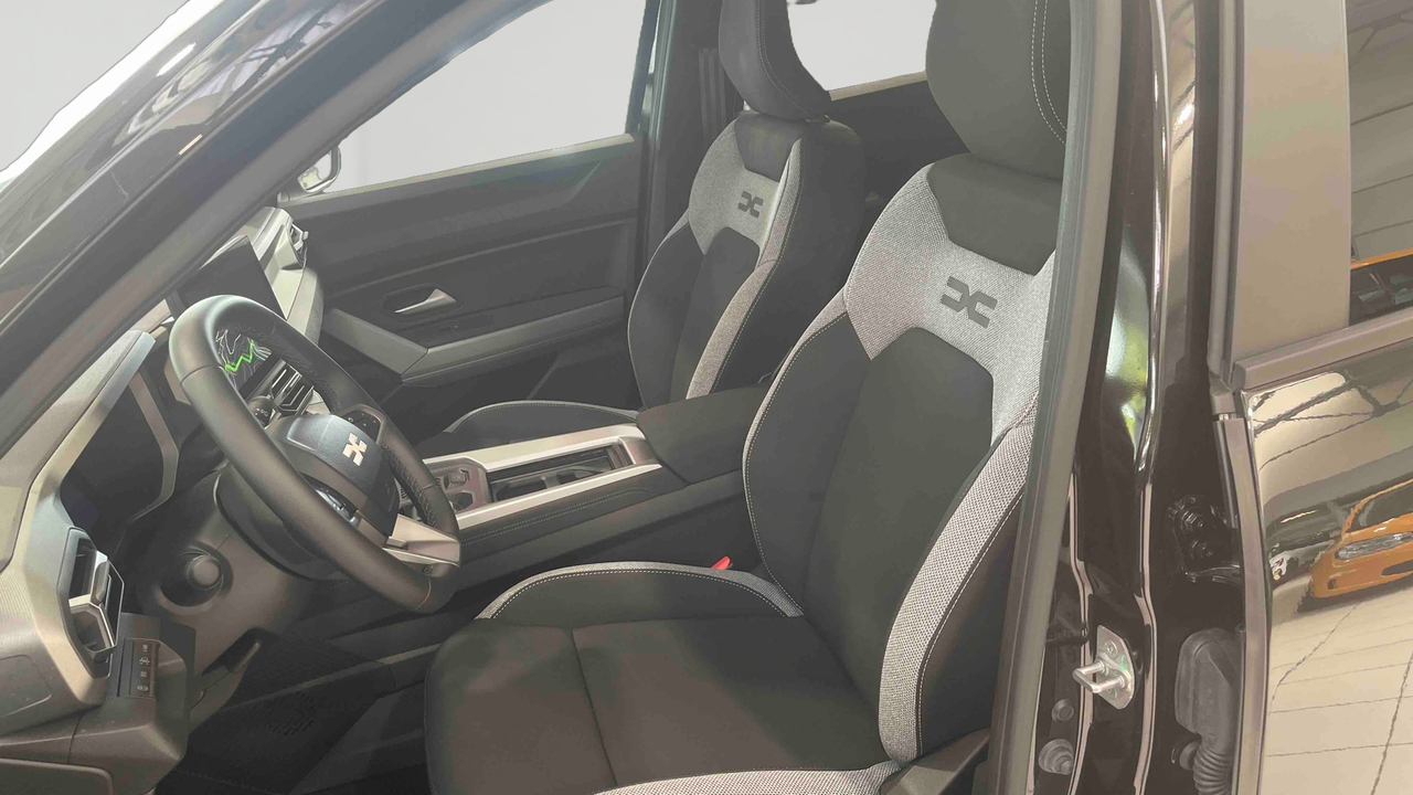 Dacia Bigster Hybrid 155 — photo 11