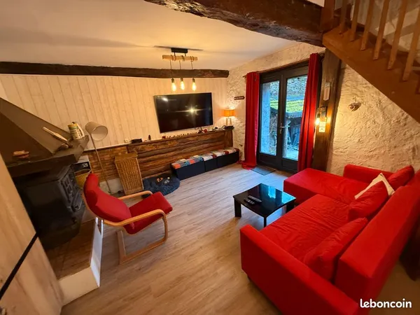 Vend maison de village en pleine nature avec jardin, barbecue, vue dégagée sur la montagne