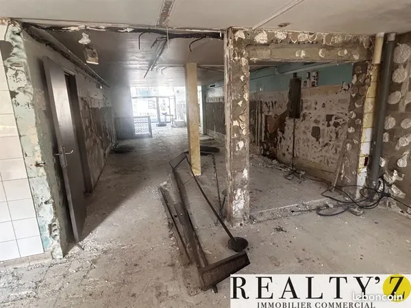 Local commercial 150 m²